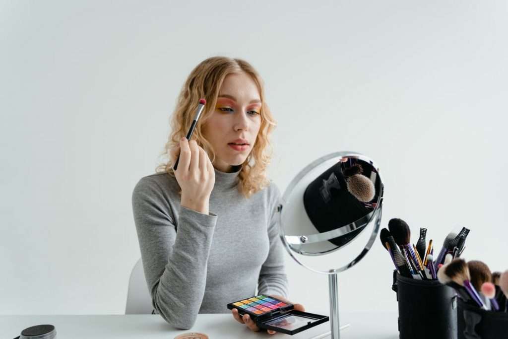 How to start a career as a makeup artist (Step by step guide) - Anaivi ...